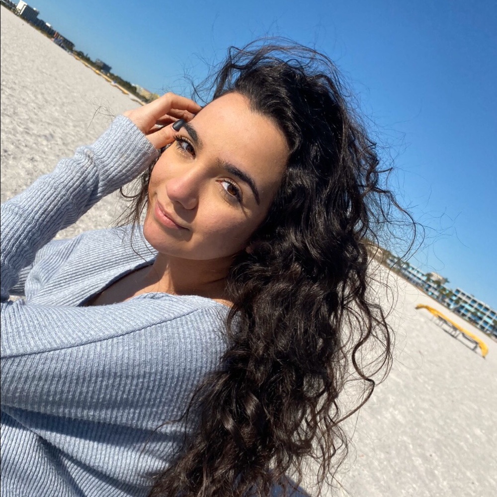 Meet your Posher, Yasmine